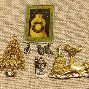 Vintage Christmas Broochs And Tack Pin Lot #1